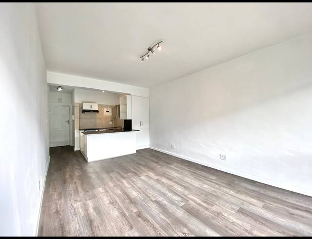 0.5 BEDROOM APARTMENT TO LET IN SEA POINT